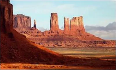 Vous l'avez sûrement reconnu, c'est évidemment Monument Valley. Où se trouve ce magnifique site ?