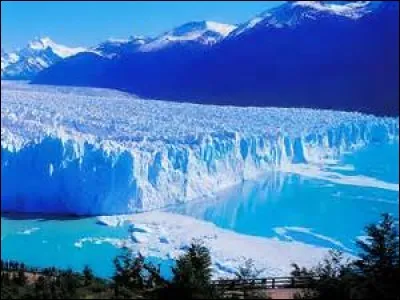 Waouh ! C'est magnifique ! Le glacier Perito Moreno se trouve au sud de...