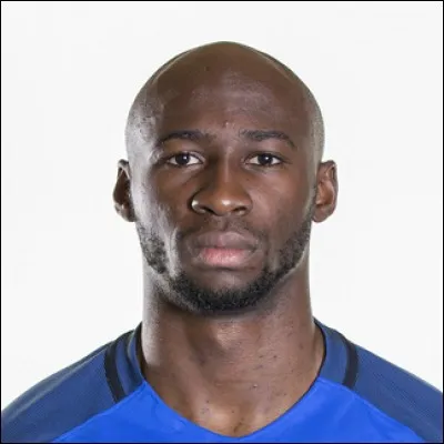 Le n°13 de l'équipe est défenseur. Lui non plus n'a pas joué lors de l'Euro. C'est...