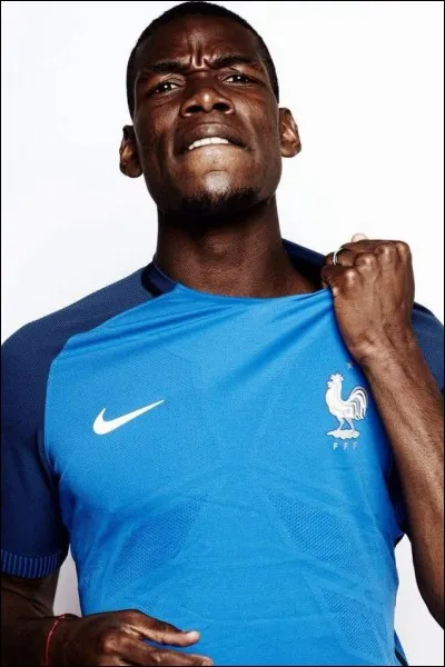 Le n°15 de l'équipe est milieu de terrain. Sa célébration consiste à faire un dab. Nous pouvons souvent le voir très proche du n°7 sur la FFF.