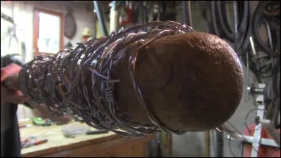 À qui appartient la batte (Lucille) ?