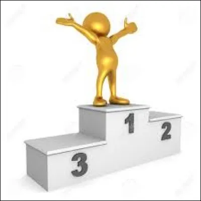 En général, il y a trois sportifs sur un podium.