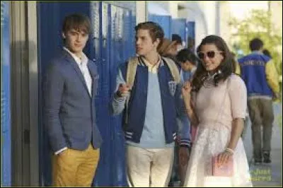 Quel est le nom de l'équipe dans laquelle Ben, Carlos, Chad et Jay jouent ?