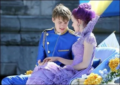 De quelle couleur est la boîte dans laquelle Mal a mis le petit gâteau destiné à Ben ?