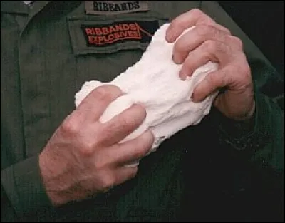 Quel explosif ne fait pas partie de la famille des plastiques ?