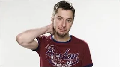 Comment s'appelle le cousin ?