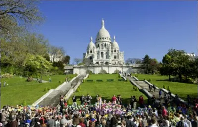 Dans quel arrondissement se trouve Montmartre ?