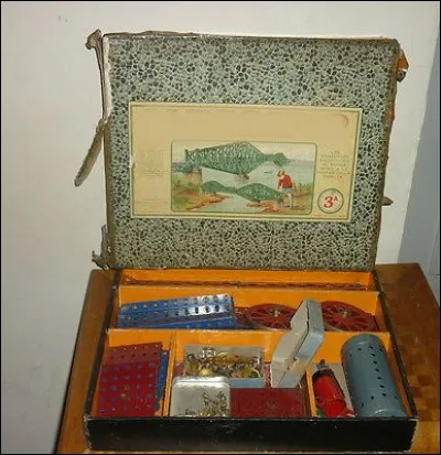 Et enfin Le Père Noël pense à James, Nicoldy, Jeff, Astro, Foozie, Hippo, Cheminot, Phil, bref, à tous les (vieux) garçons ! Quel est le nom de ce jeu ?