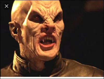 Dans la saison 1, qui doit-elle tuer ?