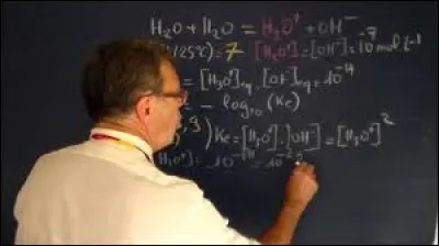 Que vaut le produit ionique de l'eau Ke ?