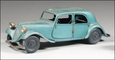 Beau cadeau que cette voiture ancienne !