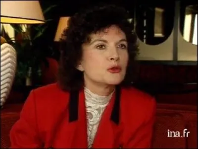 Ecrivaine, elle est, notamment, l'auteur de la Disgrâce. Quel est son nom ?