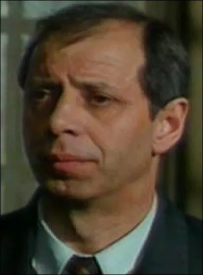 Ce personnage de fiction est un inspecteur de police; c'est l'un des fidèles collaborateurs du commissaire Maigret. Quel est son nom ?