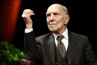 Résistant, déporté, puis diplomate, engagé en faveur des droits de l'homme, il a publié en 2010 "Indignez-vous !". De qui s'agit-il ?