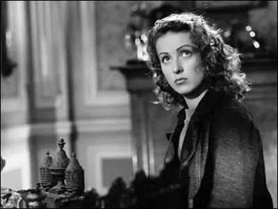 Cette actrice française a débuté sa carrière dans "le bal" en 1931 et joue encore dans "Pièce montée" en 2009. Elle fêtera ses 100 ans le 1er mai prochain. De qui s'agit-il ?