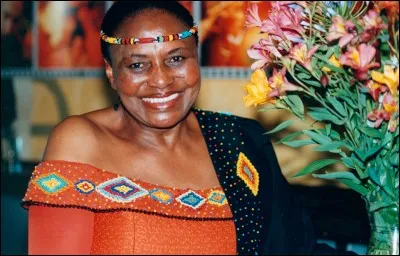 Cette chanteuse sud africaine, décédée en 2008, était surnommée "Mama Afrika". Quel était son nom de scène ?