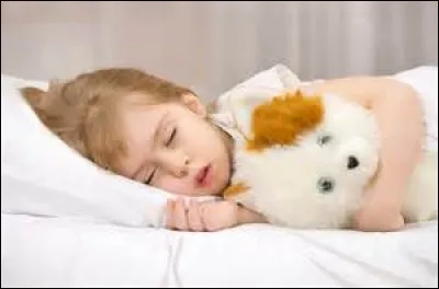 Nous décollons enfin ! Je vois la lumière du soleil. Je ferme les yeux puis je finis par "dormir".