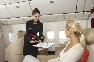 Au réveil, "l'hôtesse" me propose un jus d'orange préparé avec le plus grand soin.