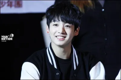 Quelle est la danse d'un groupe féminin qu'il a réalisée dans la première apparition du groupe dans l'émission « Weekly Idol » ?