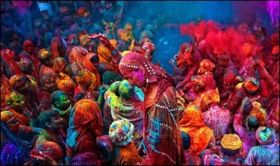 Venez avec moi, nous allons participer à la fête des Couleurs !