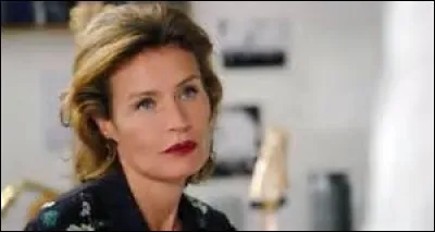 Comment se prénomme la mère de Julien ?