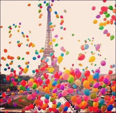 Qui est l'auteur de "Paris est une fête" ?