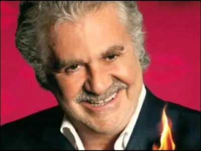 Allo, roger, roger, ici frelon fûté, je suis au-dessus de la table des cons qui bouffent dehors !