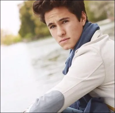 Dans combien de films et séries a joué Michael Ronda ?