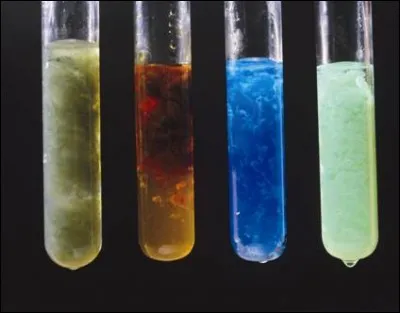 Dans la solution aqueuse de chlorure de calcium, on ajoute de l'oxalate de potassium. Cela nous donne un précipité rouille.