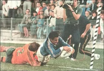 Je marque l'essai de la victoire pour mon quipe lors de la demi-finale contre l'Australie en 1987, je suis un clbre joueur Franais et je m'appelle ...(Entre nous elle est donne celle-l)