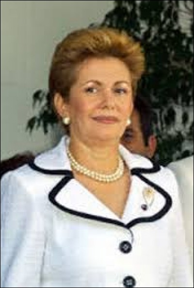 Mireya Moscoso fut présidente de Panama de 1999 à 2004. Le canal qui fit la renommée du pays fut percé (au début) par Ferdinand de...
