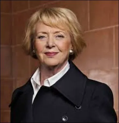 Vigdís Finnbogadóttir fut la première présidente d'un pays élue au suffrage universel direct. De 1980 à 1996, elle fut à la tête de...