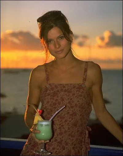 10 décembre - Retrouvez le prénom à l'aide cette femme ayant joué dans "Le Miracle de l'amour ", "Hélène et les Garçons", "Les Vacances de l'amour ", "Les Mystères de l'amour" et "Petits secrets entre voisins".