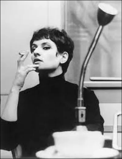 4 décembre - Trouvez le prénom à l'aide de cette chanteuse française ayant chanté "Dis quand reviendras-tu ?" et "L'Aigle noir".