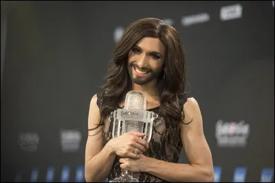 8 décembre - Trouvez le prénom de cette chanteuse ayant remporté le Concours Eurovision de la chanson pour l'Autriche en 2014 avec la chanson "Rise Like a Phoenix".