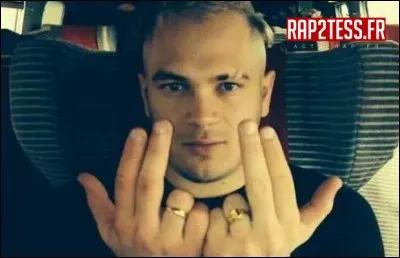 Jul est le pseudonyme de Julien Marie. Il est né en 1990 à Marseille. C'est un rappeur français.