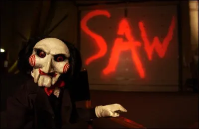 Le film d'horreur "Saw" est un film américano-australien réalisé par James Wan. Il est sorti en 2012.