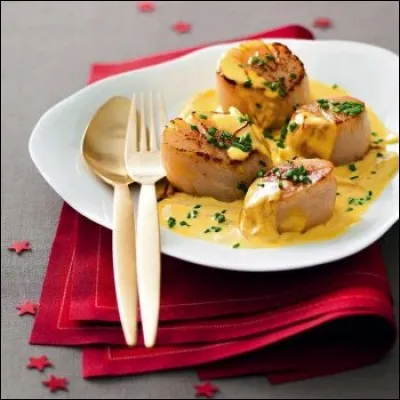 Vous avez reconnu les coquilles Saint-Jacques poêlées, joliment nappées d'une sauce jaune. Qu'est-ce qui lui donne cette couleur ?