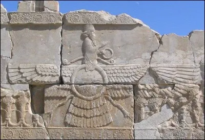 Dans quelle mythologie peut-on retrouver Ahura Mazda ?