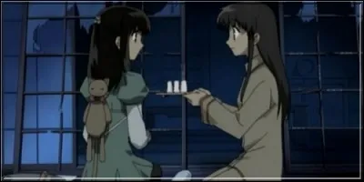 Tōru aide Kagura à réparer la porte de Shigure. Elles en profitent pour y coller des têtes de :