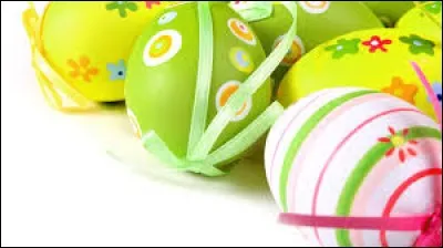 Les cloches profitent de cette fête pour balancer de petits ufs en chocolat dans tous les jardins !