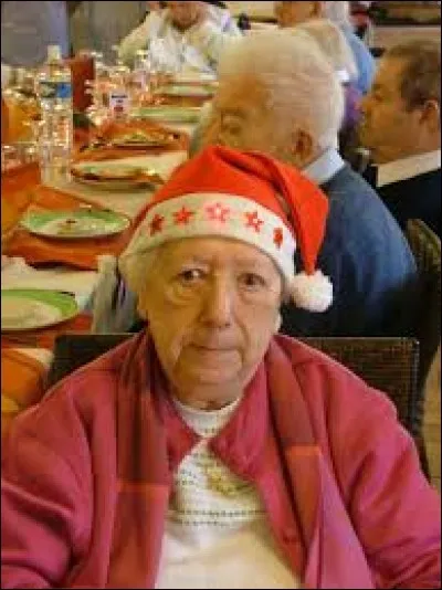 Moi, ça dépend. Une année sur deux, je __ chez ma grand-mère.