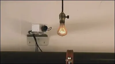 L'ampoule de Livermore aux États-Unis est la plus vieille encore en fonctionnement dans le monde, et pourtant c'est une simple ampoule à filament. Mais depuis combien d'années fonctionne-t-elle ? (Au 25/12/2016)