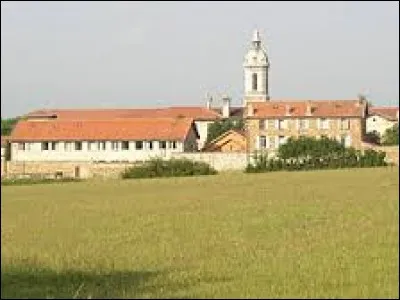 Village rhônalpin de l'arrondissement de Roanne, Saint-Jodard se situe dans le département ..