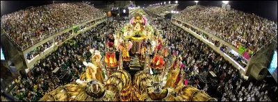 Quel pays d'Amérique latine organise un gigantesque carnaval connu dans le monde entier ?