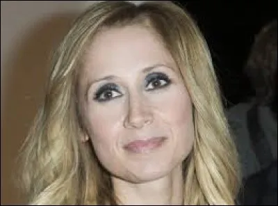 Lara Fabian a une belle __.