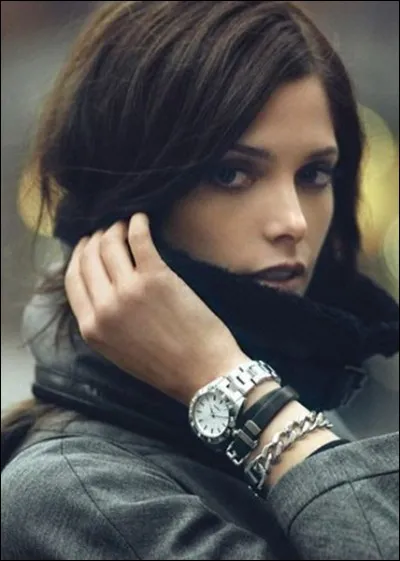 Qui joue le rôle d'Alice Cullen ?