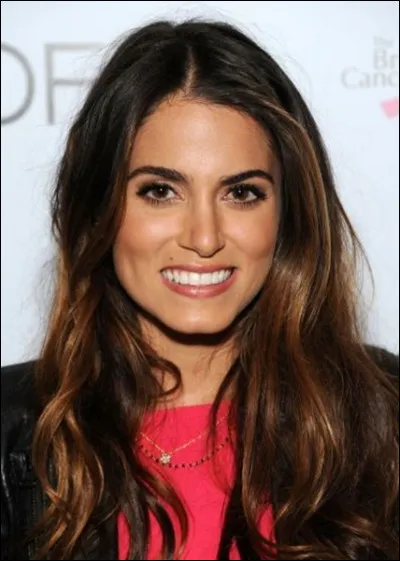 Qui joue le rôle de Rosalie Hale ?