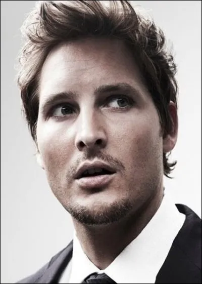 Qui joue le rôle de Carlisle Cullen ?