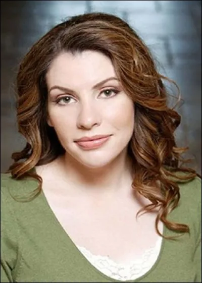 Comment s'appelle l'auteur de la saga "Twilight" ?